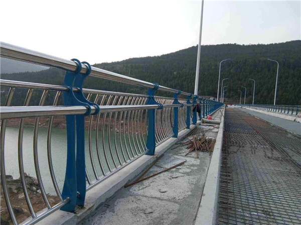 绍兴不锈钢桥梁护栏的特点及其在桥梁安全中的重要作用